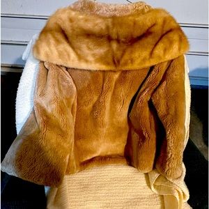 Blond fur I believe mink ladies stoll